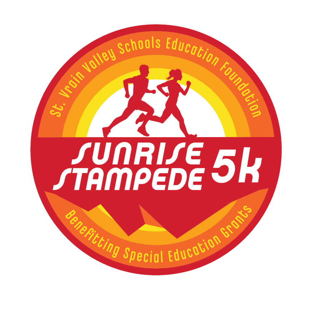 Este es el logotipo y emblema de la Sunrise Stampede 5K. La imagen es de dos corredores. 